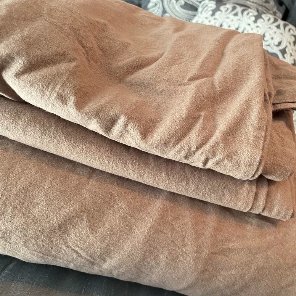My Pillow brand flat AND fitted sheet and 2 pillow cases